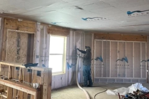 Instaling Spray in Insulation